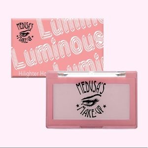 Medusa’s Makeup Luminous Highlighter Hotel